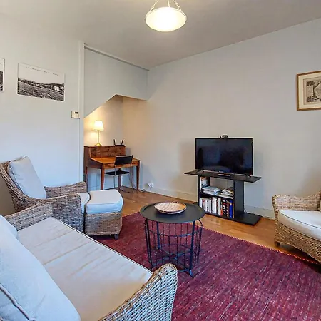 2 Bedroom Stunning In *